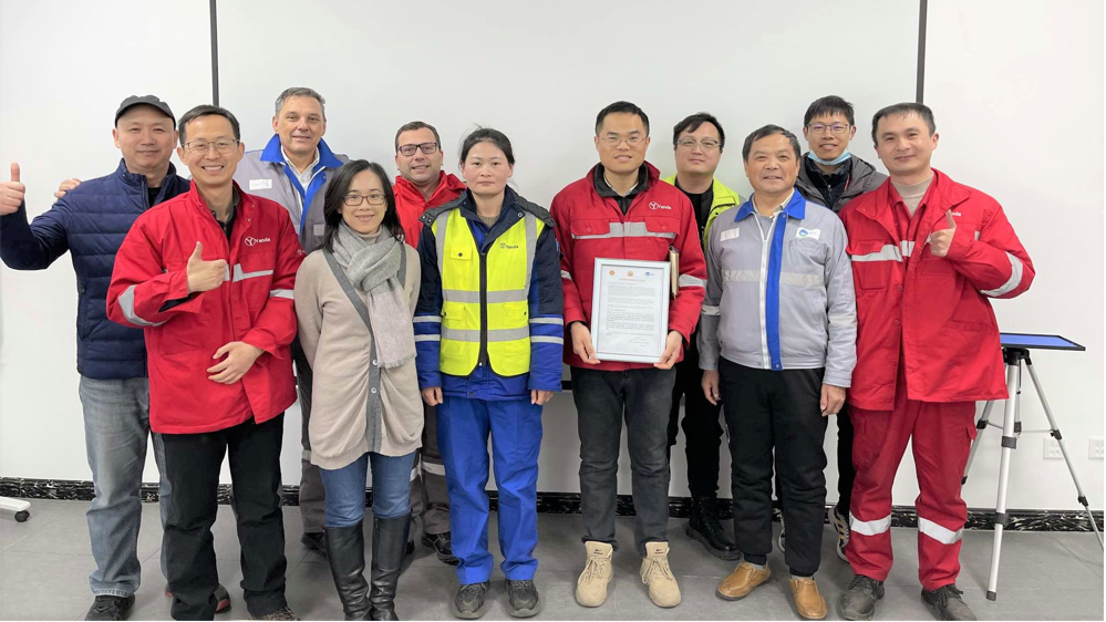 TECHNIP and Shell presented the commendatory letter to Skyline quality team of Yanda